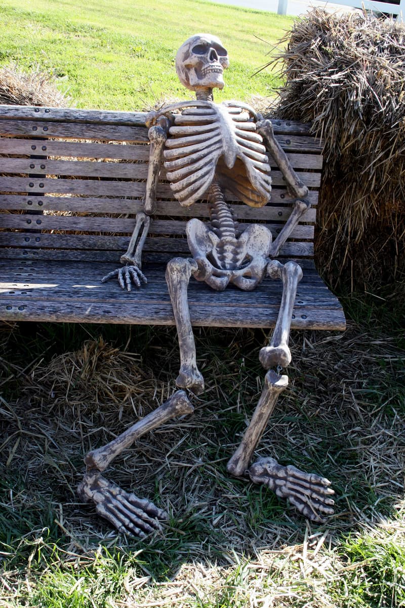 Waiting skeleton